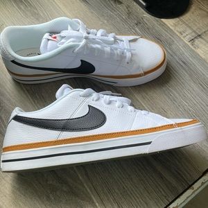 Brand new NIKE men’s size 8.5, women’s 10.5